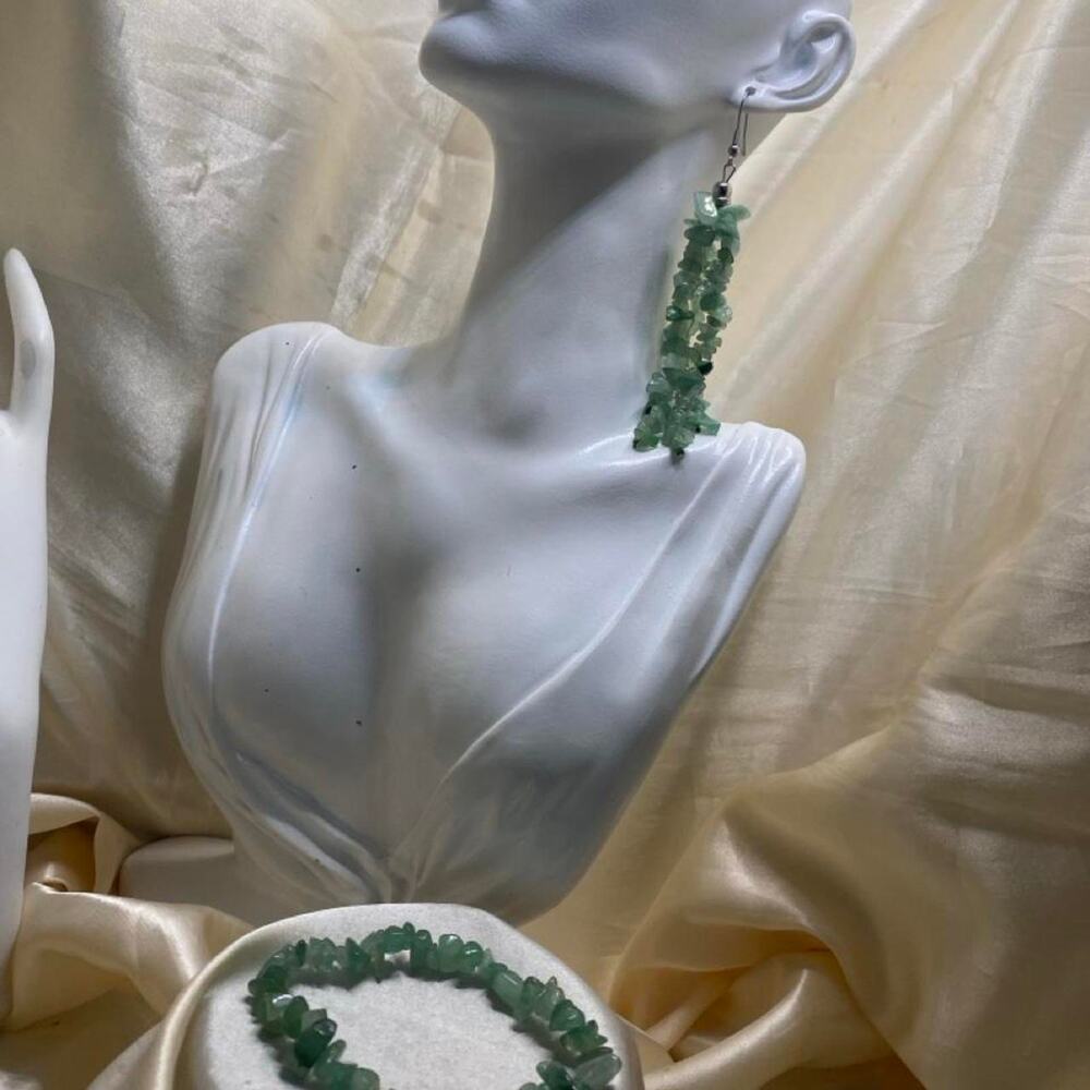 Vintage Green Jade Chip Bracelet & Long Dangle Earrings Jewelry Set